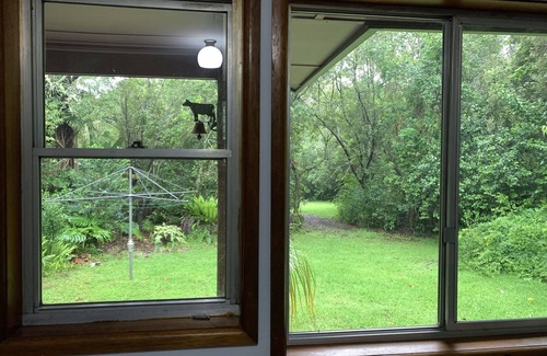 Falls Creek Cabaña | Nature retreat : 10m to Huskisson & beaches