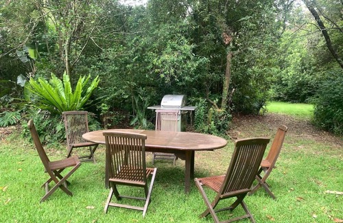 Falls Creek Cabaña | Nature retreat : 10m to Huskisson & beaches