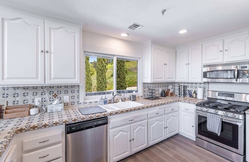 Thousand Oaks Casa | Nature Retreat: 5 Min to Shops, Pano Views, Hiking