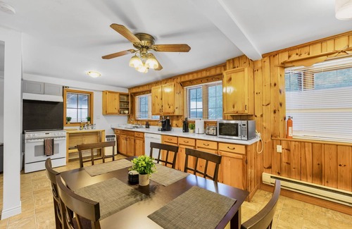 Caledon Cabina | Nature Retreat: Serene water stream, BBQ, Firepit