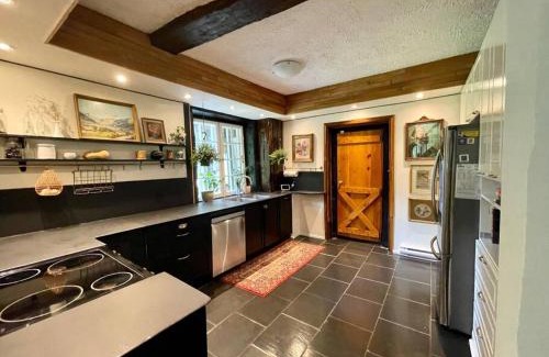 Cantley Chalet De Esquí | Nature Retreat w/Sunroom Gazebo