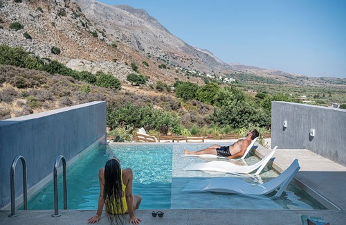 Patsianos Casa | Nature's Den four Luxury Suites package