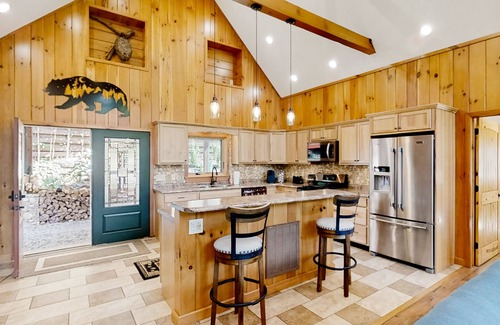 Franklin Casa | Nature's Edge | House in Franklin with a wood stove & mountain views