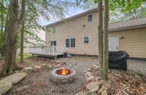 Tobyhanna Casa | Nature’s Haven:4 br/2.5 bath, game room & Fire pit
