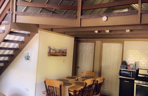 Pocono Lake Cabina | Nature's Haven in Pocono Paradise - huge front deck with seasonal lake view !!