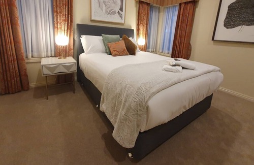 Northam Casa | Nature's Nest at Northam Park Retreat -sleeps 8