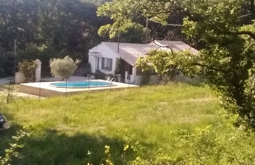 Peypin-d'Aigues Casa | VILLA CON PISCINA EN LA NATURALEZA