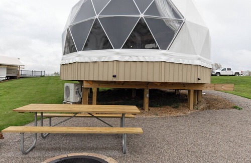 Williamstown Cabina | Natures Hotel. Luxury Glamping Dome minutes from Ark!