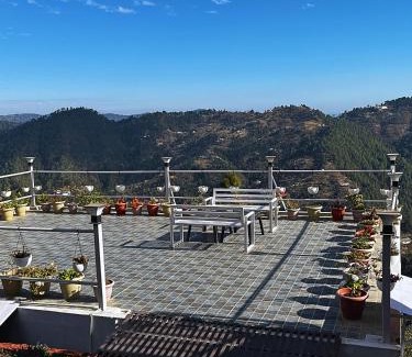 Mukteshwar Apartamento | Naturescape Villa with Terrace