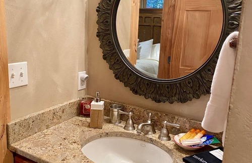Cedar Hill Casa | Natureview Hideaway Deluxe Apt in Cashiers