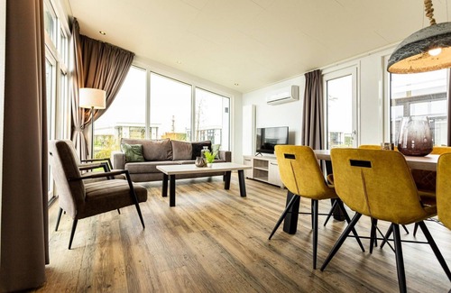 Avenhorn Chalet De Esquí | ✓ Natuurlodge at Park Westerkogge ✓ Holiday home for 4 people ✓ Located in Berkhout (North Holland) ✓ Waterfront holiday resort ✓ Book directly at the resort