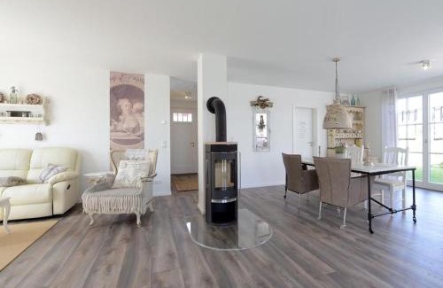 Gross Schwansee Casa | Nausikaa's- Fleur de Lis