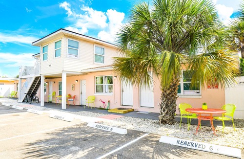 Madeira Beach Apartamento | NAUTI ESCAPE ACROSS THE STREET FROM BEACH ACCESS