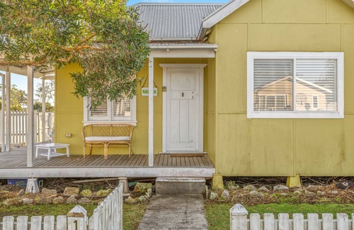 Jervis Bay Cabaña | Nautica Beach Cottage - Coastal Haven in Currarong