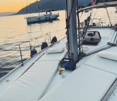Tomicici Alquiler De Eote | Nautical Nomads Yacht Charter