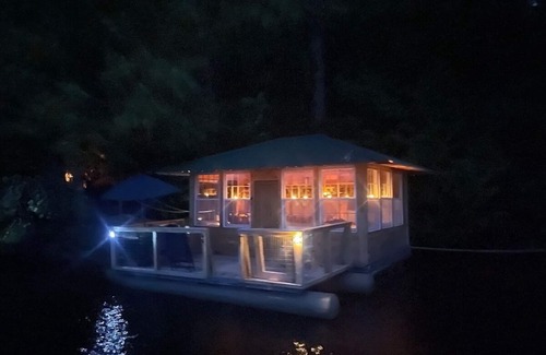 Monmouth Alquiler De Eote | Nautilus: Floating Island Waterhouse