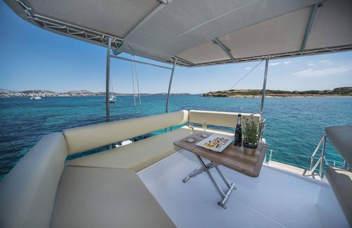 Tourlos Alquiler De Eote | Nautitech 46 Catamaran in Mykonos by Fnatsia Villas