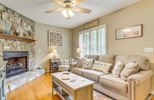 Navarre Casa | Navarre Home with Palm Tree Views about 4 Mi to Beach!