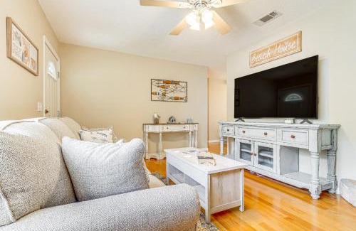 Navarre Casa | Navarre Home with Palm Tree Views about 4 Mi to Beach!