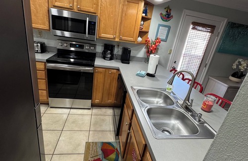 Navarre Beach Condominio | Navarre Manor: Steps from the beach!