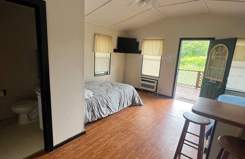 Quinlan Cabina | Navigation Waterfront Cabin
