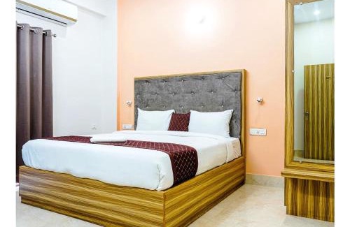 Varanasi Complejo | Navneeta Grand Near Assi Ghat Full AC Room