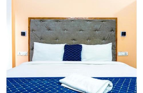 Varanasi Complejo | Navneeta Grand Near Assi Ghat Full AC Room