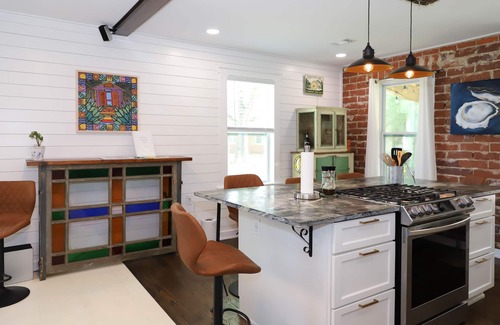 Navy Point Cabaña | Cozy Comfy Home and game room, near NAS & downtown