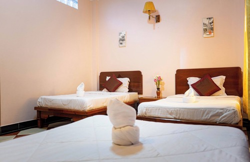 Daun Penh Hotel | Nawin Guesthouse