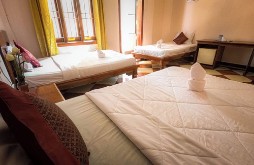 Daun Penh Hotel | Nawin Guesthouse