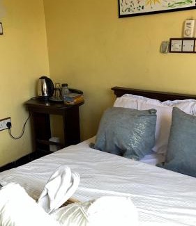 Sinza Apartamento | Naye Homes Master Suite near Mawela social hall with free Wi-Fi