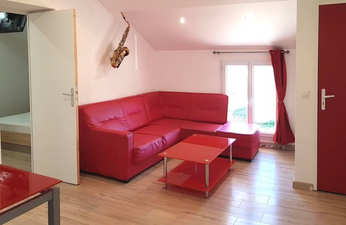 Annesse-et-Beaulieu Apartamento | (N°11) Nice new 2-room apartment with garden view, free private parking