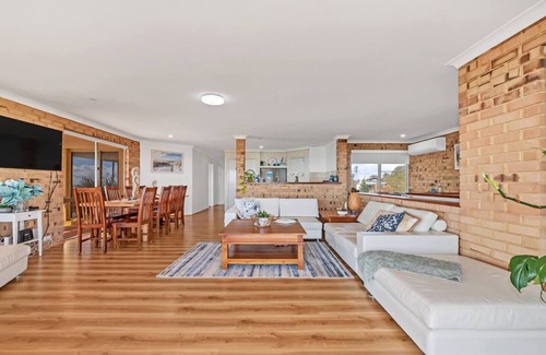 Halls Head Casa | NDIS- Kid-Pets- Beachfront