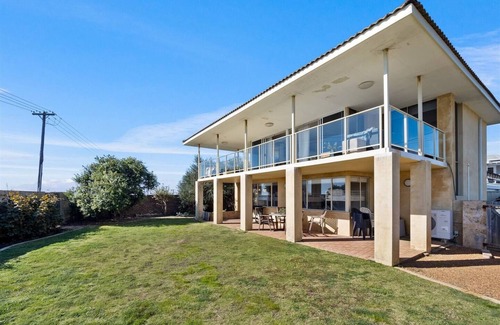 Halls Head Casa | NDIS- Kid-Pets- Beachfront