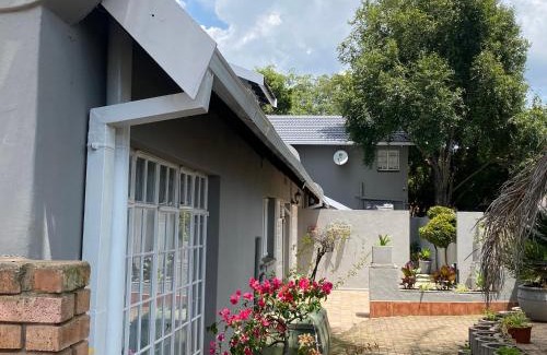 Emalahleni Casa | Ndzuti Guest House