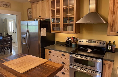Sunapee Casa | NE Farm House w/en suite bathrooms - 4 mins from Harbor/7 mins to Mountain!