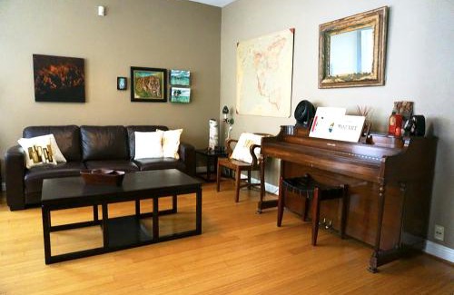 Eliot Apartamento | NE Portland Oregon Modern Victorian Duplex