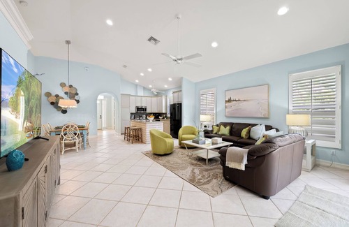 Naples Park Casa | Neapolitan - Newly Renovated 3-BR Luxury Home with Private Pool. Enjoy a Fully Equipped Kitchen and Free Wi-Fi