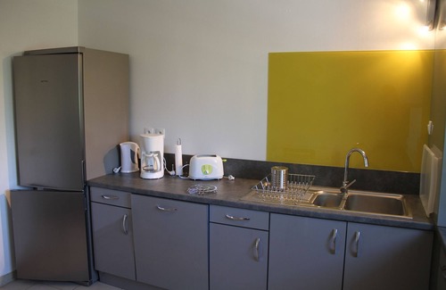 Entraigues-sur-la-Sorgue Casa | Near AVIGNON, air-conditioned house, pool, 4 bedrooms.
