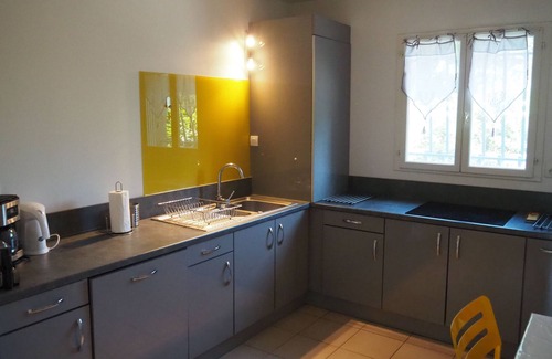 Entraigues-sur-la-Sorgue Casa | Near AVIGNON, air-conditioned house, pool, 4 bedrooms.