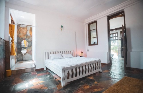 Nungua Cabina | Near Adom Waterfalls