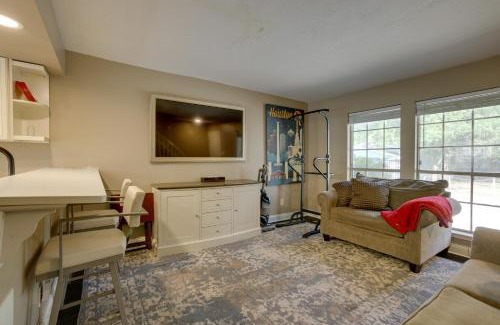 Humble Apartamento | Near Airport and Interstate Houston Area Townhome