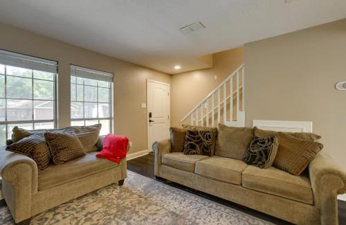 Humble Apartamento | Near Airport and Interstate Houston Area Townhome