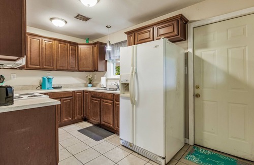 Southeast Pensacola Casa | Near Airport, Hospitals, and Shopping