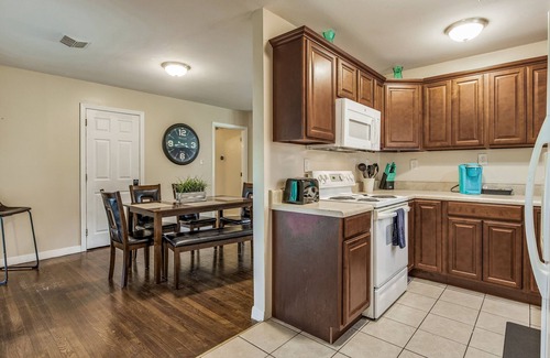 Southeast Pensacola Casa | Near Airport, Hospitals, and Shopping