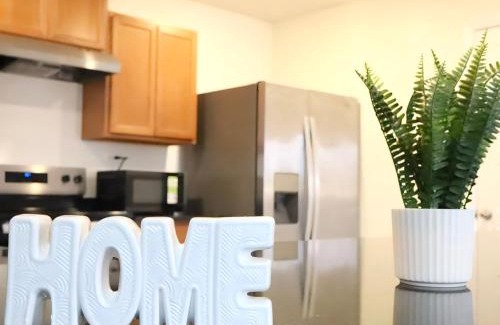 Southside Casa | Near Airport & Prime Location Getaway sleeps 8