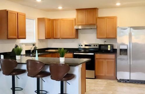 Southside Casa | Near Airport & Prime Location Getaway sleeps 8
