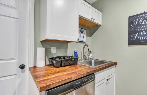 Huntsville Hotel | Near Arsenal American Oasis 2 units
