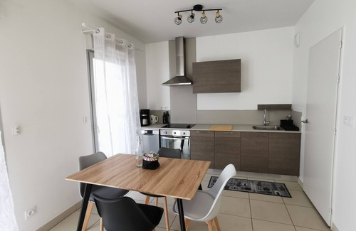 Vedene Apartamento | Near Avignon, T3 apartment with large terraces.