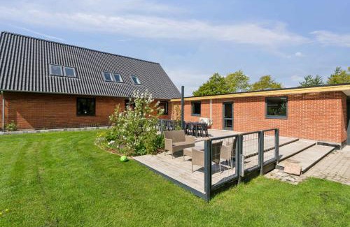 Hvalpsund Villa | Near Beach And Golf, With Multi-Purpose Room